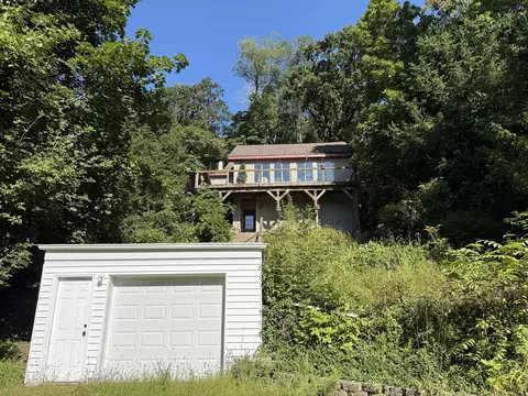 1226 Pioneer Rd, Algonquin, IL 60102