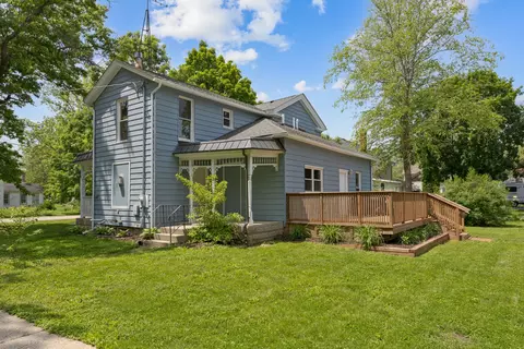 5702 Market St, Richmond, IL 60071