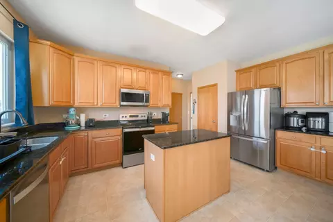 Kitchen - 2313 Tyler Trl, Mchenry, IL 60051 photo 2 of 2