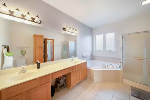 Bath - 2313 Tyler Trl, Mchenry, IL 60051 photo 1 of 3