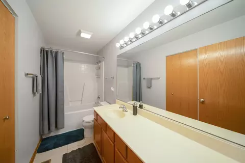 Bath - 2313 Tyler Trl, Mchenry, IL 60051 photo 3 of 3