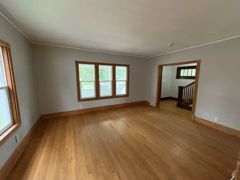 Living - 352 S Elm Ave, Kankakee, IL 60901 photo 2 of 4
