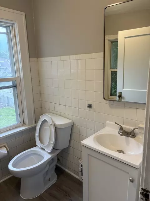 Bath - 352 S Elm Ave, Kankakee, IL 60901 photo 1 of 1