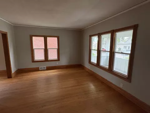 Living - 352 S Elm Ave, Kankakee, IL 60901 photo 3 of 4