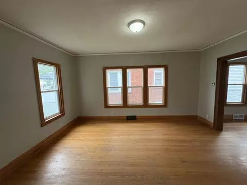 Living - 352 S Elm Ave, Kankakee, IL 60901 photo 1 of 4