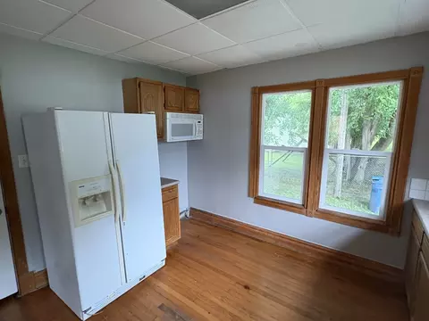 Kitchen - 352 S Elm Ave, Kankakee, IL 60901 photo 2 of 2