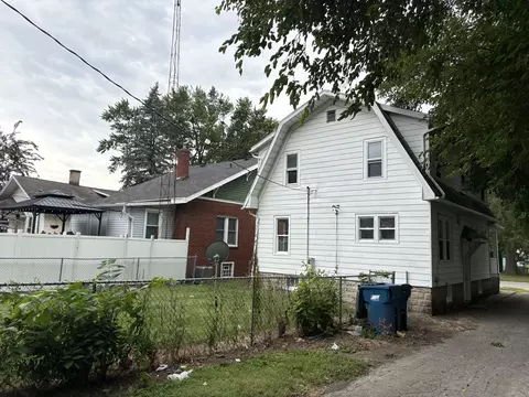 Exterior - 352 S Elm Ave, Kankakee, IL 60901 photo 2 of 2