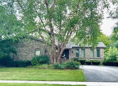 1239 E Carpenter Dr E, Palatine, IL 60074