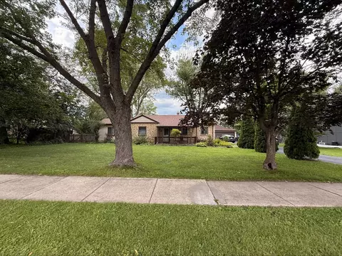 1018 W Plainfield Rd, Countryside, IL 60525