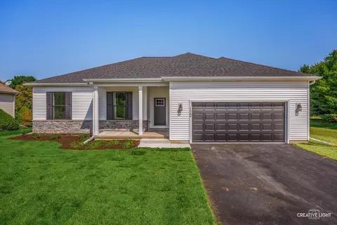 120 Boeing Trl, Poplar Grove, IL 61065