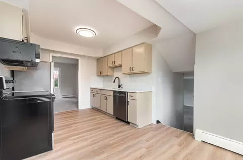 Kitchen - 949 Rose Ln, Wheeling, IL 60090 photo 1 of 3