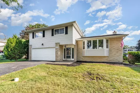Exterior - 949 Rose Ln, Wheeling, IL 60090 photo 2 of 4