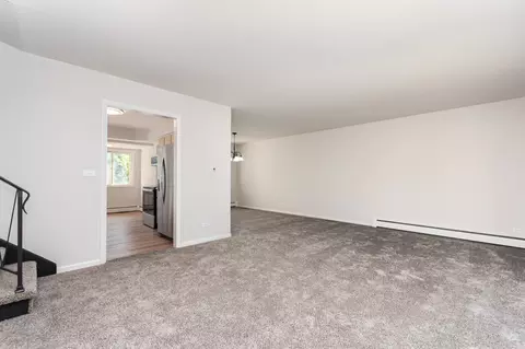 Living - 949 Rose Ln, Wheeling, IL 60090 photo 2 of 7