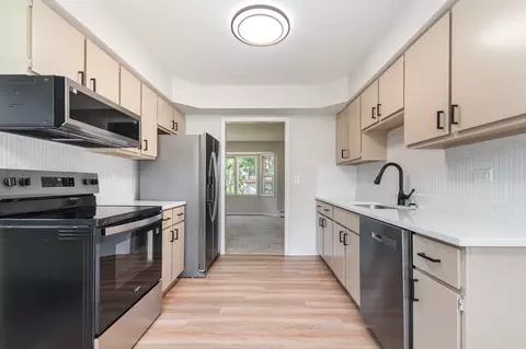 Kitchen - 949 Rose Ln, Wheeling, IL 60090 photo 3 of 3