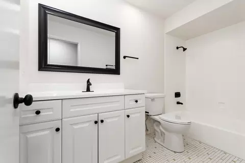 Bath - 949 Rose Ln, Wheeling, IL 60090 photo 1 of 3