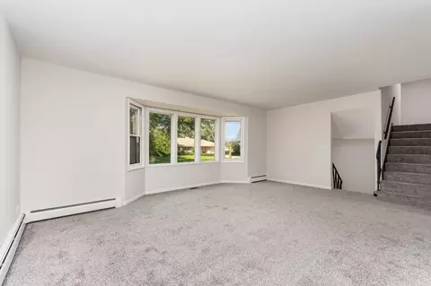 Living - 949 Rose Ln, Wheeling, IL 60090 photo 3 of 7