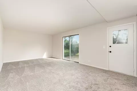 Living - 949 Rose Ln, Wheeling, IL 60090 photo 5 of 7