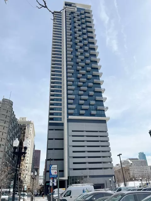 235 W Van Buren St #2908, Chicago, IL 60607