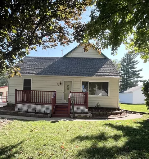 214 Stiles Ave, Genoa, IL 60135