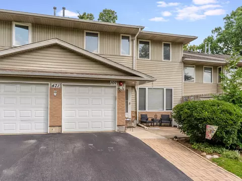 471 River Bend Rd #107, Naperville, IL 60540