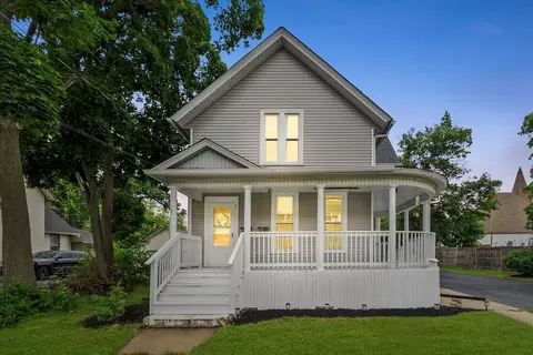 422 Locust St, Elgin, IL 60123