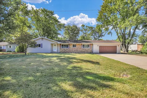 57 Mary Ln, Champaign, IL 61822