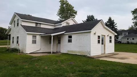 Exterior - 8870 N Main St, Leaf River, IL 61047 photo 1 of 3