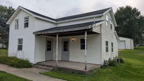 8870 N Main St, Leaf River, IL 61047