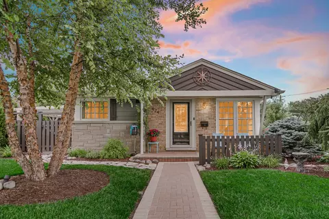 474 N Highview Ave, Elmhurst, IL 60126