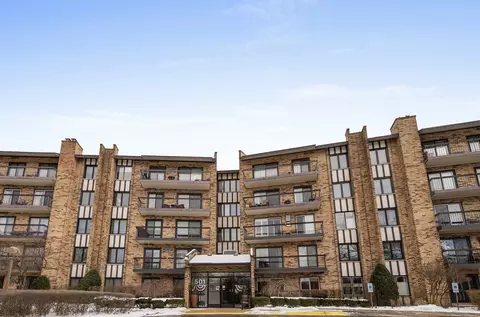 501 Lake Hinsdale Dr #207, Willowbrook, IL 60527