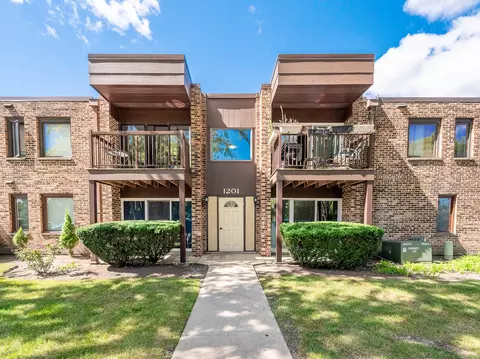 1201 Pleasant Run Dr #302, Wheeling, IL 60090