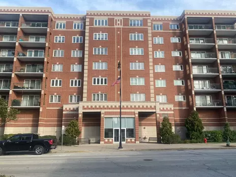 675 Pearson St #710, Des Plaines, IL 60016