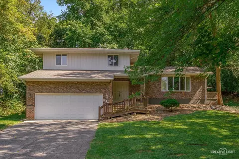 510 N Van Buren St, East Dundee, IL 60118
