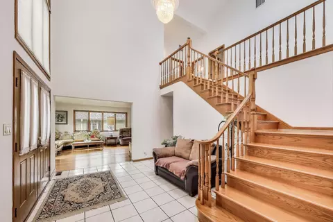 Entry Way - 2305 Pfingsten Rd, Glenview, IL 60026 photo 1 of 3