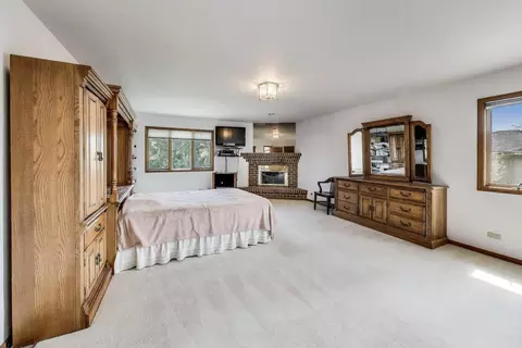 Bedroom - 2305 Pfingsten Rd, Glenview, IL 60026 photo 1 of 8