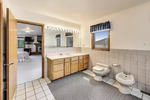 Bath - 2305 Pfingsten Rd, Glenview, IL 60026 photo 3 of 5