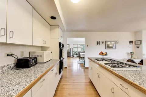 Kitchen - 2305 Pfingsten Rd, Glenview, IL 60026 photo 3 of 3