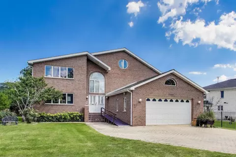 Exterior - 2305 Pfingsten Rd, Glenview, IL 60026 photo 1 of 7
