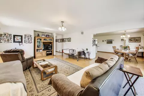 Living - 2305 Pfingsten Rd, Glenview, IL 60026 photo 2 of 2