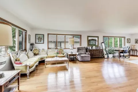 Living - 2305 Pfingsten Rd, Glenview, IL 60026 photo 1 of 2