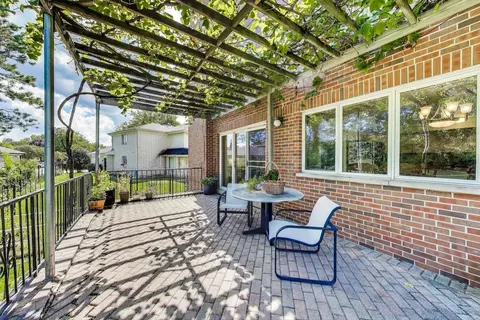 Exterior - 2305 Pfingsten Rd, Glenview, IL 60026 photo 4 of 7
