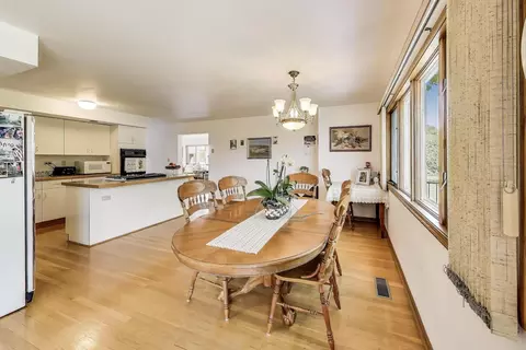 Dining - 2305 Pfingsten Rd, Glenview, IL 60026 photo 5 of 5