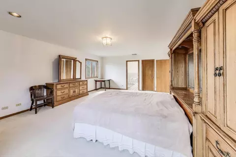 Bedroom - 2305 Pfingsten Rd, Glenview, IL 60026 photo 3 of 8