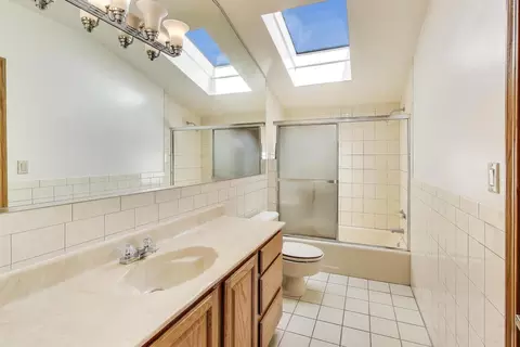 Bath - 2305 Pfingsten Rd, Glenview, IL 60026 photo 5 of 5