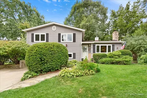 669 Terry Rd, Glendale Heights, IL 60139