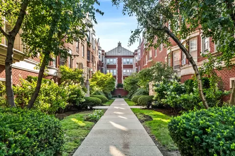 212 N Oak Park Ave #2EE, Oak Park, IL 60302