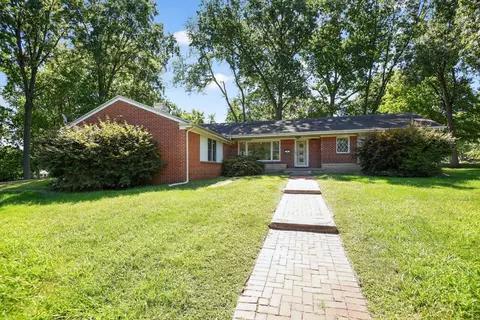 25 Valley Dr, Decatur, IL 62526