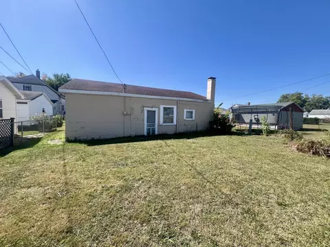 Exterior - 17 E 10th St, Danville, IL 61832 photo 4 of 5