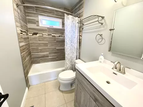 54 Hickory Dr, Lindenhurst, IL 60046 photo 10