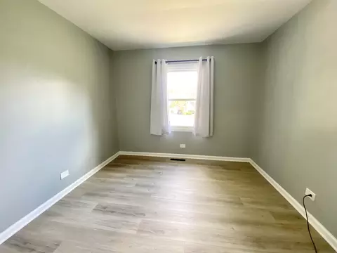 54 Hickory Dr, Lindenhurst, IL 60046 photo 13
